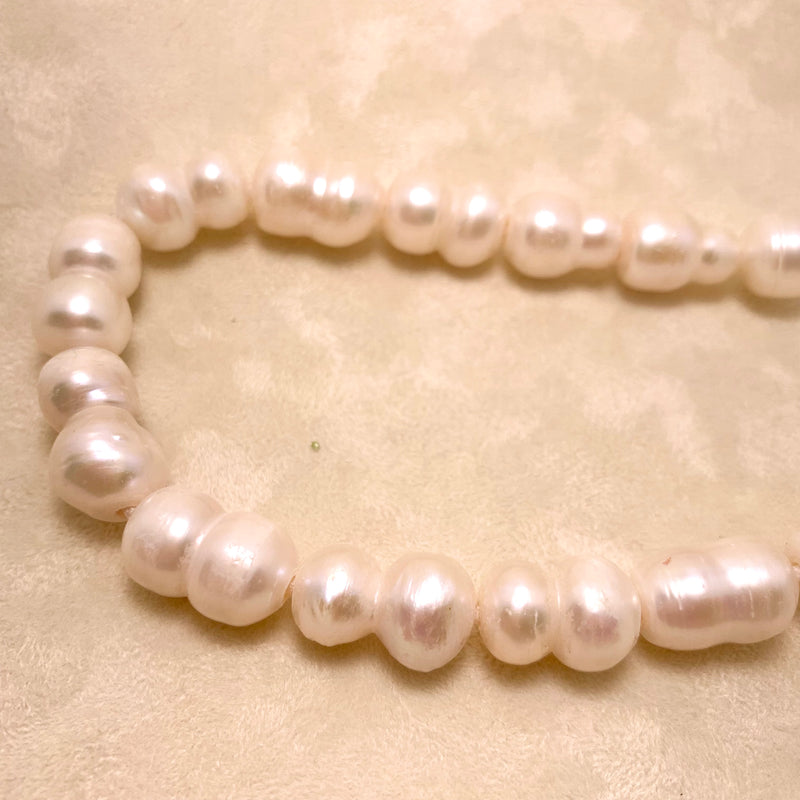 Large Hole Pearl White, Baroque Style, 16mm