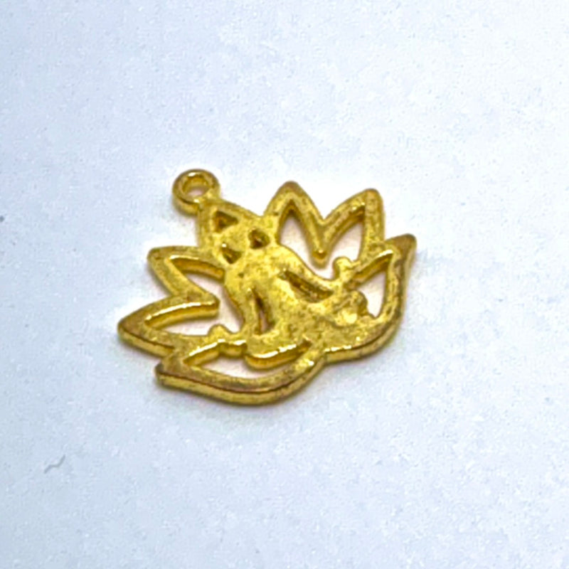 Lotus Meditation Charm, 17mm Gold