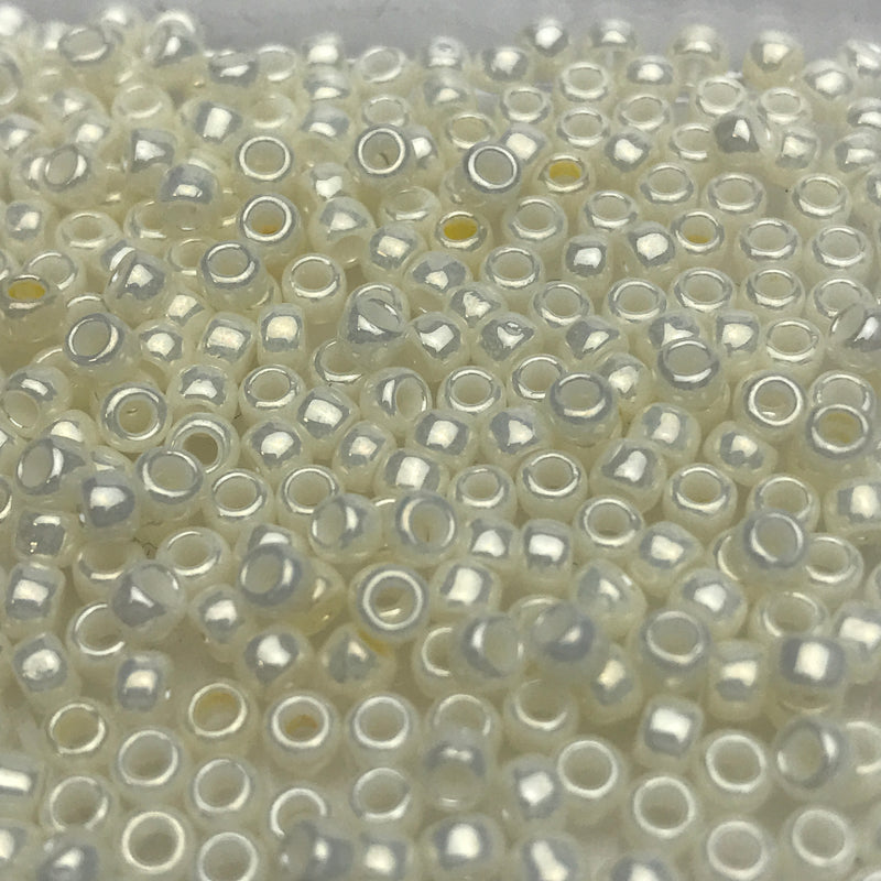 Beige Lt. Navajo White Opaque Lustered, 8/0 Toho Round, 8.0 grams