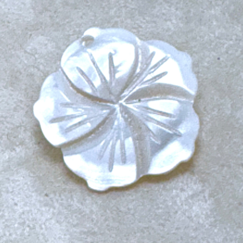 Mother of Pearl Flower Pendant, 25mm