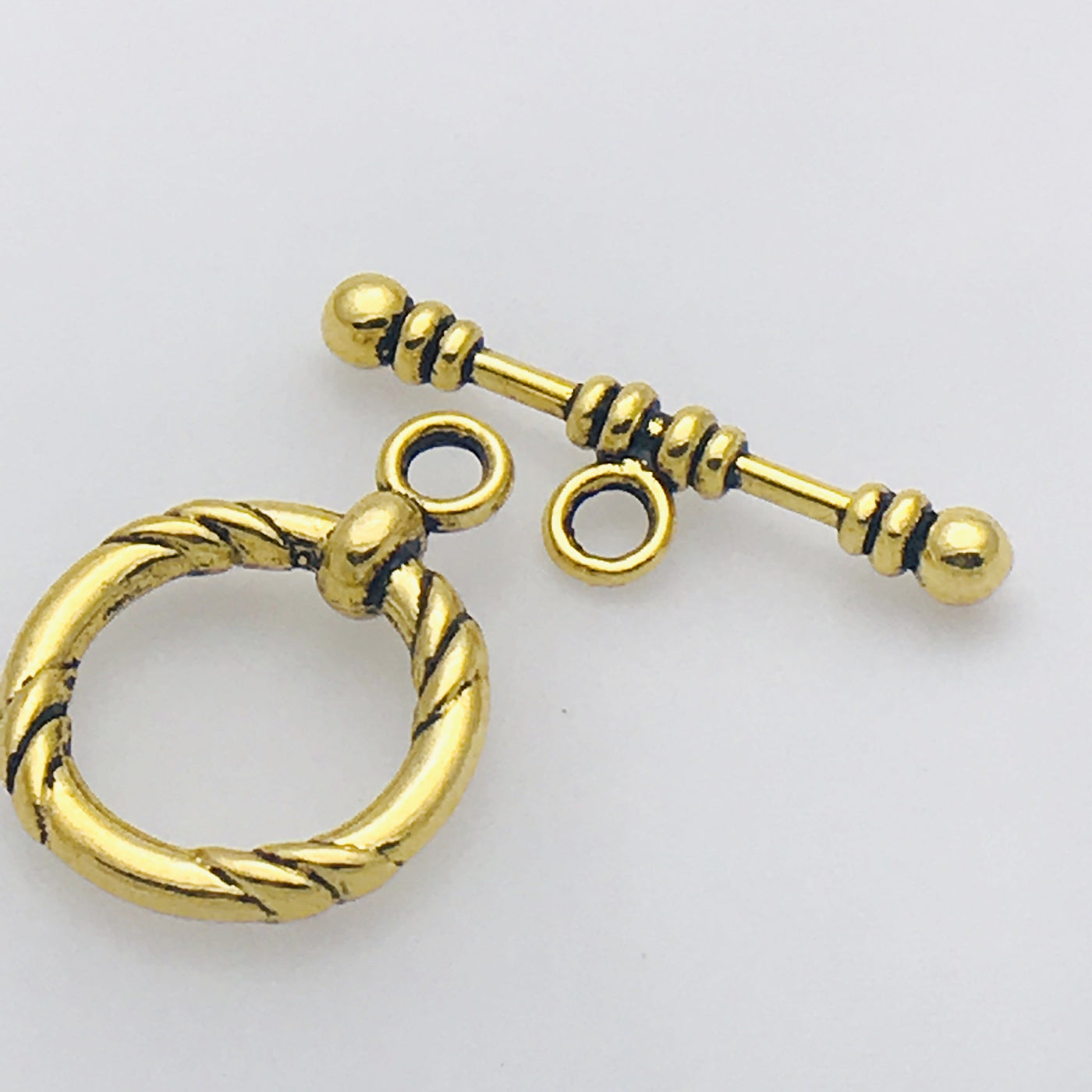 Large toggle clasp store